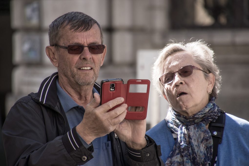 « Fracture numérique » Tant pis pour les vieux, les moins diplômés et les précaires ? par Alain Doudiès